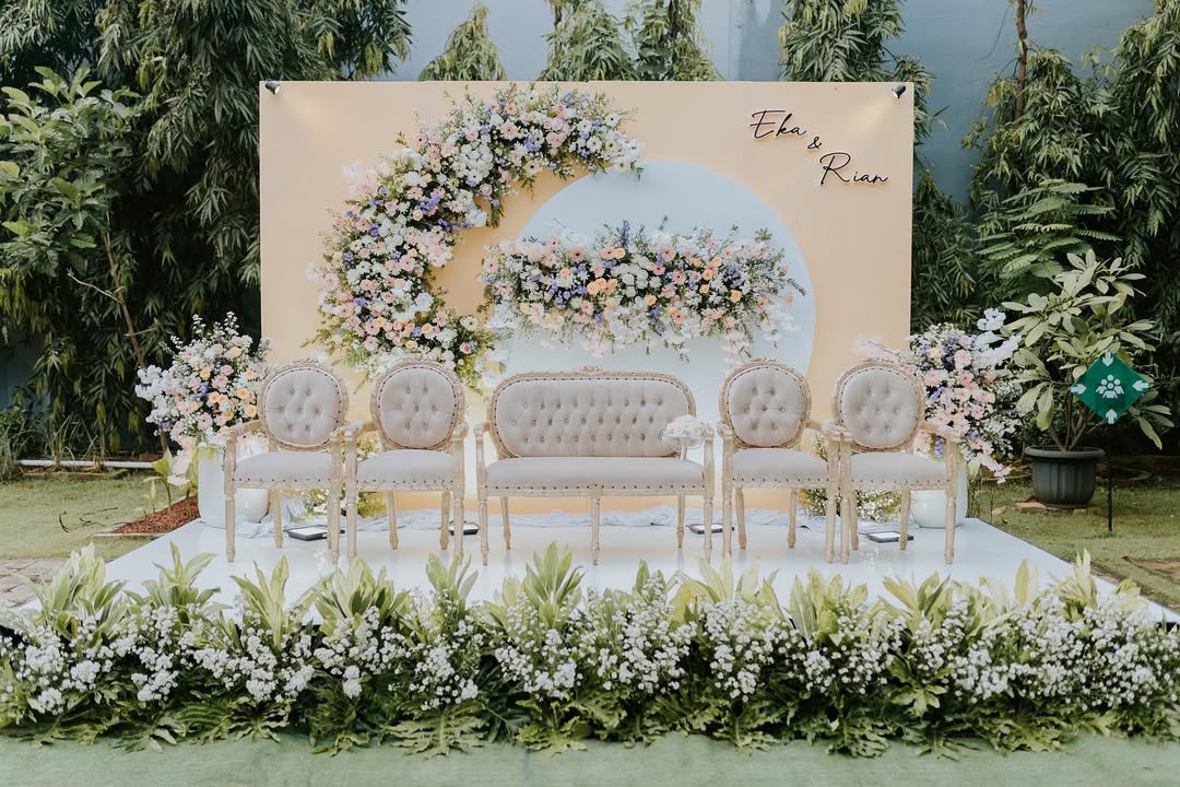 Simpel nan bahagia Wedding ka @ekaaldhian Decor @asw_decoration Foto @jarimanis.photo Venue @uma