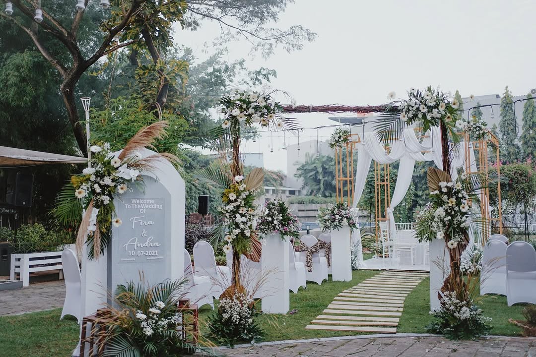 Wedding ka firaDecoration @asihwedding Foto @jarimanis.photo Venue @umahkebontambun @homtambun #