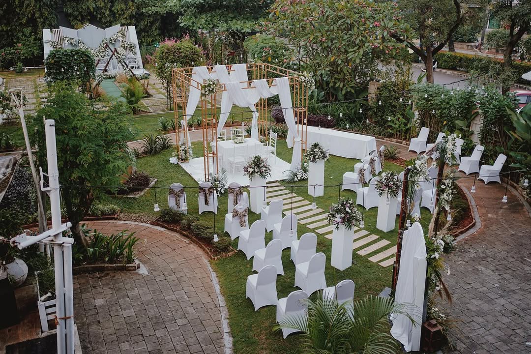 Wedding ka firaDecoration @asihwedding Foto @jarimanis.photo Venue @umahkebontambun @homtambun # (1)